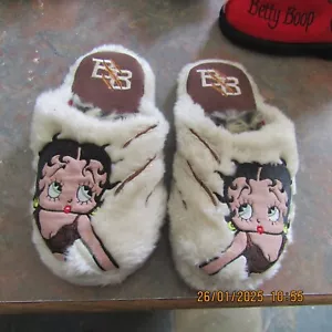Betty Boop Size M Scuff Slippers NEW - Picture 1 of 11