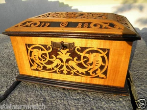1928 SCHATULLE KASSETTE Truhe Hartholz Sägearbeit + Schlüssel floral+Fabeltiere  - Bild 1 von 1