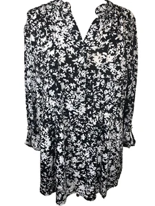 NWT Cocomo Plus Size 2X Black White Floral Tunic Pintuck Roll Tab Top Blouse - Picture 1 of 9