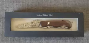 Victorinox Damascus Damast 2012 Edizione Limitata Trailmaster Trekker 2971/5000 - Foto 1 di 13
