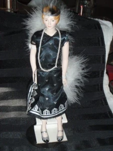 VINTAGE 1989 AVON FASHION OF AMERICAN TIMES PORCELAIN DOLL ROARING 20'S NIB - Picture 1 of 18