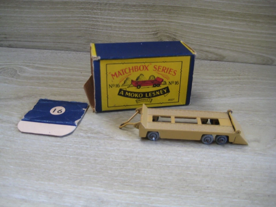 MATCHBOX 1-75 R/ WHEELS  MB16A  TRANSPORTER TRAILER  MINT  B3 BOX  Flap detached - Image 1 of 3