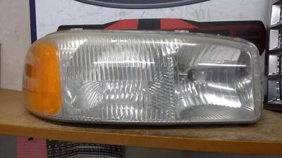 Headlamp GMC SIERRA 2500 Right 99 00 01 02 03 04 05 06 07 RH LIGHT CRACKED - Image 1 of 4