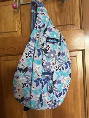 KAVU Bolso de Cuerda Eslinga Flor de Glaciar Mochila Bolso de Viaje Floral Púrpura RARO NUEVO Foto 1 de 4