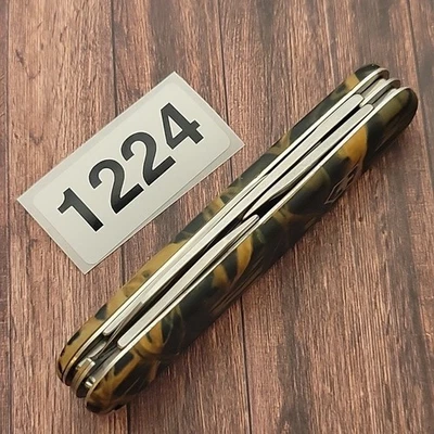 Victorinox Tinker Swiss Army Multi Tool Pocket Knife 91mm Closed Camouflage - Image 1 of 4