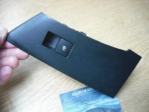 A GENUINE GM VAUXHALL ASTRA MK6 5 DOOR FRONT PASSENGER ELECTRIC WINDOW SWITCH - Picture 1 of 3