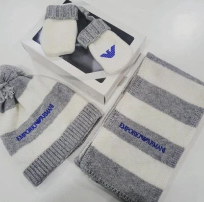 Set cappellino sciarpa guanti Emporio Armani 12 18 mesi bianco latte grigio... - Immagine 1 di 4