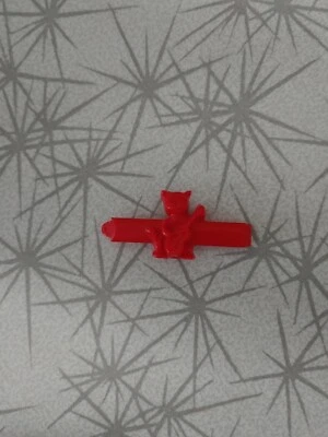 ¡VERDADERO! Pinza para el pelo de colección años 70 peine apretado a presión pasador BUENO plástico rojo gato violín Foto 1 de 3