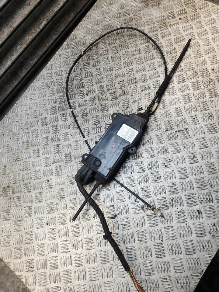 ACTUADOR ELÉCTRICO FRENO DE MANO MERCEDES CLASE S 2214302249 W221 2006 - 2009 Foto 1 de 4