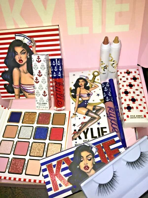 KYLIE Cosmetics COLECCIÓN MARINERO PAQUETE Juego Completo EDICIÓN LIMITADA Pestañas KIT LABIOS Foto 1 de 4