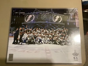 Lightning Unsigned 2020 Stanley Cup Champs Team Celebrationate Photo W/sleeve - Picture 1 of 1