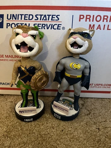 2018 KANE COUNTY COUGARS "SUPERHERO OZZIE" & "VILLIAN ANNIE" SGA BOBBLEHEADS Cover
