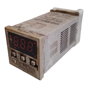 OMRON E5CS-R1KJX-DIN Regler Für Temperatur - Picture 1 of 4