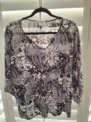 Blusa Dressbarn Mujer 1X Talla Grande Negra Blanca Paisley Estampado Floral Manga 3/4 Foto 1 de 4