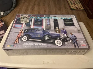 Minicraft 11230 1933 Policía Metropolitana Town Car Modelo Kit 1/16 Nuevo Leer - Imagen 1 de 8