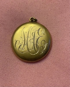 Antico medaglione fotografico Wightman & Hough W&H Co 1/4 ciondolo conchiglia oro vintage - Foto 1 di 11