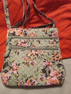 VERA BRADLEY CROSSBODY QUILTED COTTON 4 PKTS GREEN FLORAL ADJUSTABLE STRAP NWT - Image 1 of 4