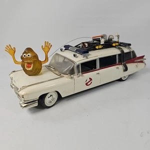 2003 ERTL Ghostbusters movie ECTO 1 model car 1:21 Scale metal diecast Read - Picture 1 of 13