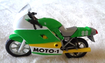 Kawasaki MOTO-1 Motorcycle 1 :18 SCALE DIECAST & PLASTIC GREEN & WHITE - Image 1 of 2
