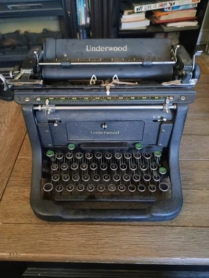 Полностью функциональная антикварная винтажная пишущая машинка 1930 Underwood модель S M5233093 - Изображение 1 из 4