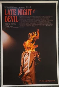 Late Night with the Devil 27x40 DS Original Filmplakat doppelseitig NEUWERTIG - Bild 1 von 7