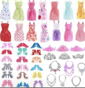 30 teiliges Puppenzubehör für Barbie - Kleidung für Barbie Schuhe Schmuck Kleider - Bild 1 von 1