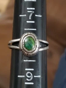 Vintage Yazzie 925 Sterling Silver Ring Size 8 Green Stone  - Picture 1 of 6