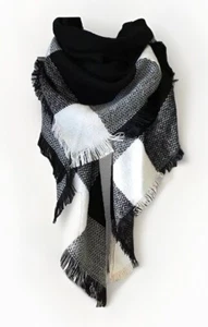 Women's Black/White Big Plaid Shawl Winter Wraps Scarves Knit Tagless NEW - Picture 1 of 4