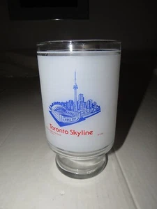 Vintage königliche Spezialitäten Verkauf Toronto Skyline riesiges Schnapsglas Souvenir Kanada - Bild 1 von 5