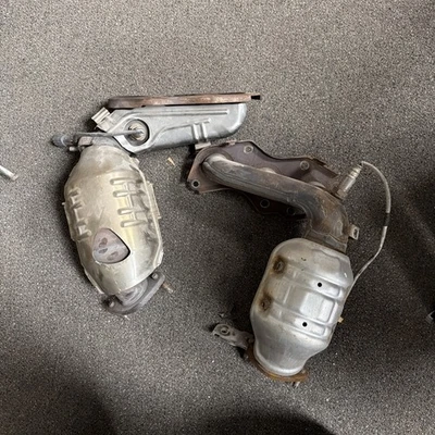 Коллектор передней и задней выхлопной системы для Lexus RX350 3,5 л 2007-2009 годов выпуска - Изображение 1 из 4