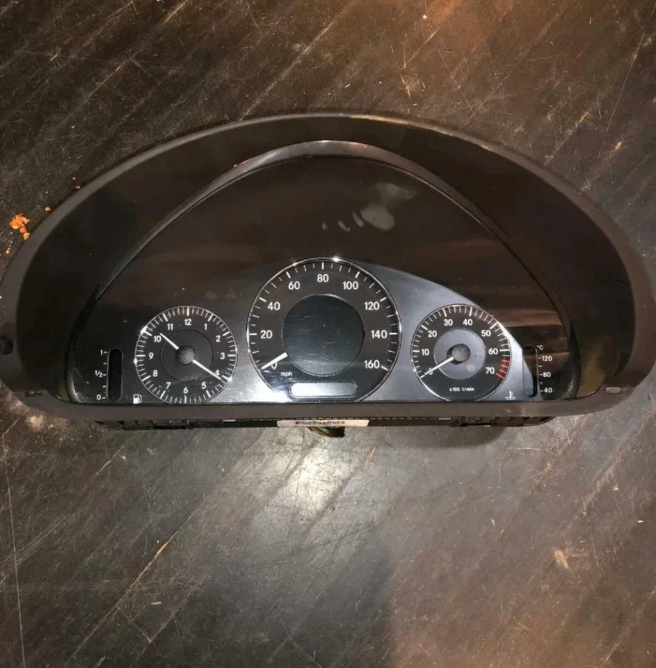 MERCEDES BENZ CLK350 2006-2009 CUADRO DE INSTRUMENTOS VELOCÍMETRO ODÓMETRO Foto 1 de 1