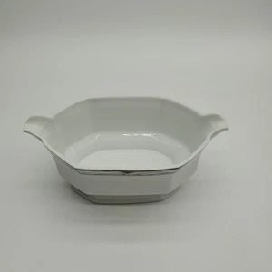 Studio Nova Synthesis Y0031 White with Black Porcelain Gravy Boat - Picture 1 of 9