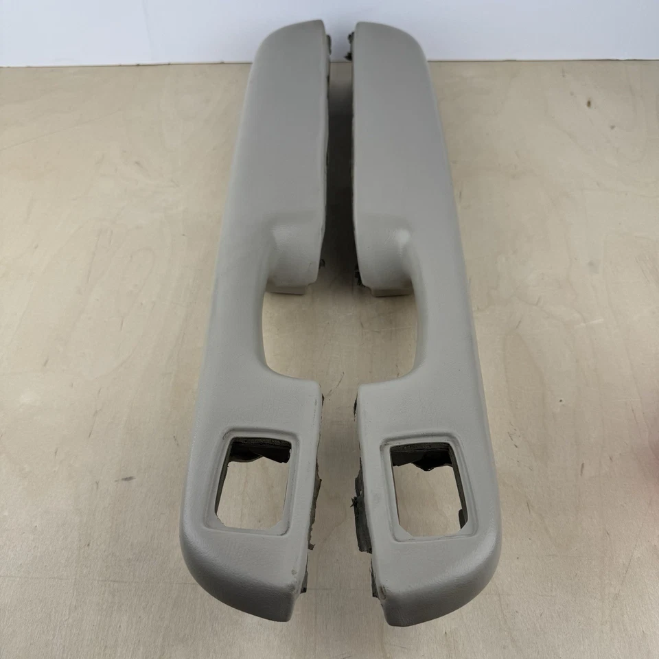 2000-2006 Escalade Tahoe Yukon RH LH Rear Arm Rest Door Pull Handle Pair Tan OEM - Image 1 of 4