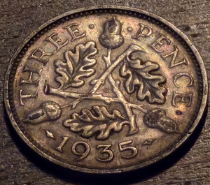 1935 UK GB GREAT BRITAIN SILVER THREEPENCE COIN - Picture 1 of 2