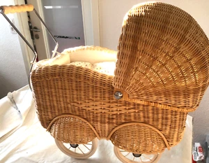 Echtkorb Puppenwagen-" Vintage, mit Wagengarnitur, wie neu, unbespielt, nur Deko - Bild 1 von 15