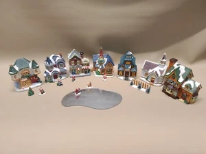 Christmas Village With Figures 16 Pieces.         Lot16 - Picture 1 of 8