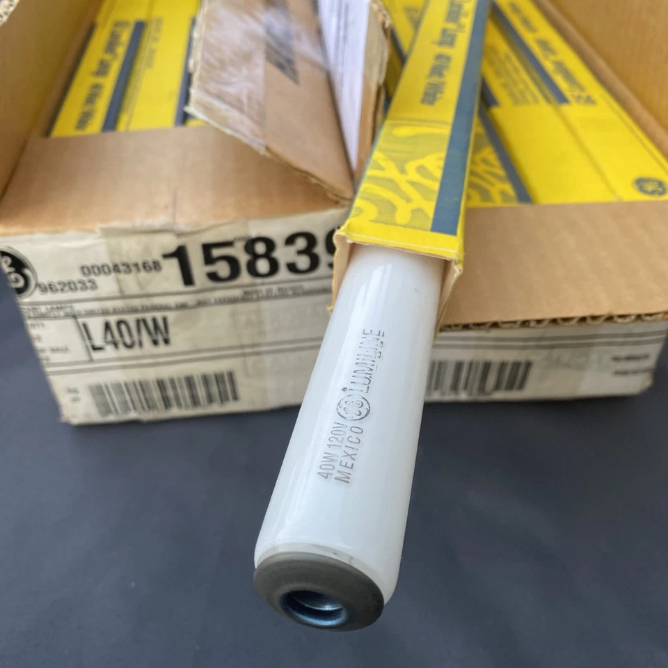 L40/W GE L40 WHITE LUMILINE Light Bulb NOS 11.75" 40W VINTAGE BRAND NEW - Image 1 of 3