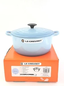 Horno cazuela redonda de hierro fundido Le Creuset 24 cm 4,2 L / 4,5 cuartos ~ azul costero - Imagen 1 de 11