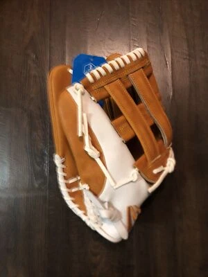 EASTON PROFESSIONAL COLLECTION FASTPITCH SOFTBALL GLOVE 12.75 HWB LHT- $219.99 - Image 1 of 4