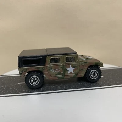Welly No. Hummer Humvee HMMWV 2031 4 puertas policía militar camuflaje con tapa negra 1:64  Foto 1 de 4
