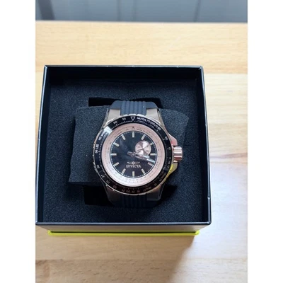 Reloj de cuarzo Invicta Aviator para hombre 49726 50 mm oro rosa con correa negra ¡Nuevo! Foto 1 de 4