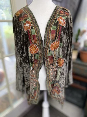 Cárdigan Boho Terciopelo Verde Oliva A&A Floral Bordado Dobladillo Asimétrico Talla XL Foto 1 de 4