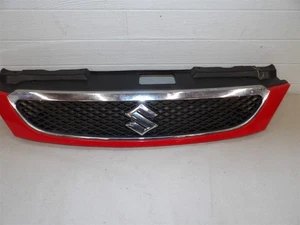 SUZUKI RENO 2005-2008 GRILLE PANEL ASSEMBLY RED -SMALL CRACK AT TOP -nice chrome - Picture 1 of 9