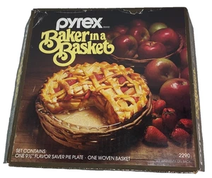 Vintage Pyrex Baker In A Basket 9 1/2" Flavor Saver Pie Plate & Basket - Picture 1 of 9