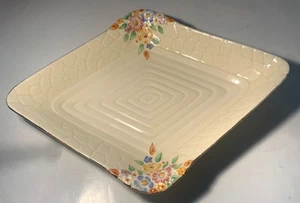 Plato Devon Corona Vintage - Color Cremoso con Borde Dorado Diseño Texturizado - Imagen 1 de 22