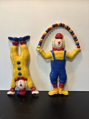 Juego de 2 colgantes de pared vintage de payasos de plástico de madera decoración de circo habitación de bebé niño Foto 1 de 3