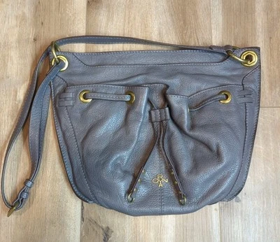 Bolso Bandolera OrYANY Celine Cuero Grano Italiano A270288 Gris Usado en Excelente Condición Foto 1 de 4