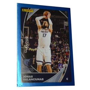 2019-20 Panini NBA Sticker Collection JONAS VALANCIUNAS #3 Blu Parallelo 155/299 - Foto 1 di 2