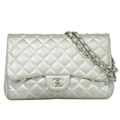 Bolso de Hombro Chanel CC Matelasse Clásico Solapa Única Cuero Cadena Plateado Foto 1 de 4