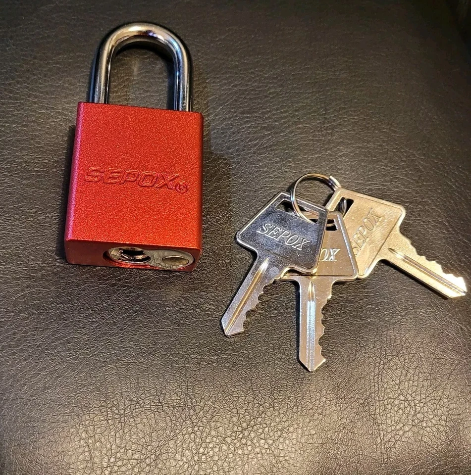 Sepox Keyed Padlock with three keys  - Image 1 of 4